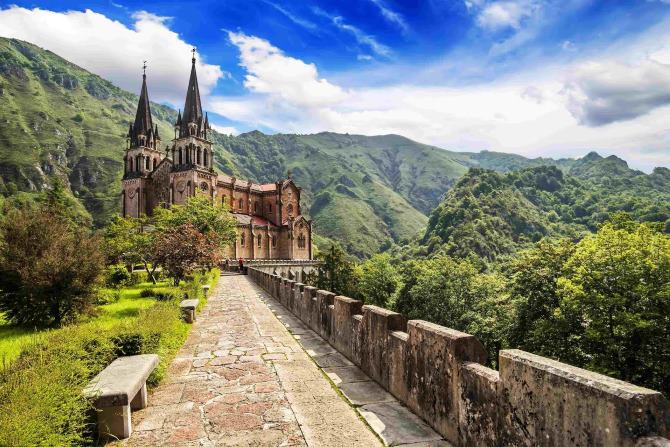 1. mjesto: Asturija i samostan Covadonga, Španjolska | © mrks_v / stock.adobe.com