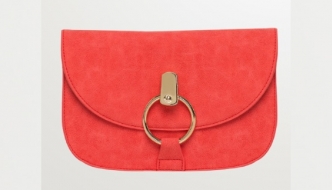 Želimo je: Ženstvena torbica u nježnoj crvenoj boji