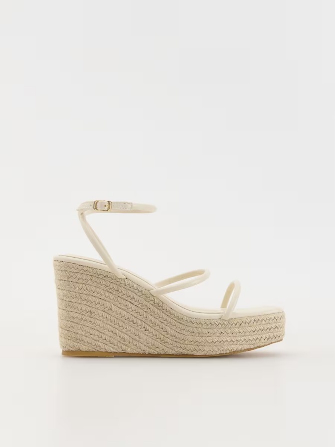 Reserved - 17,99 €