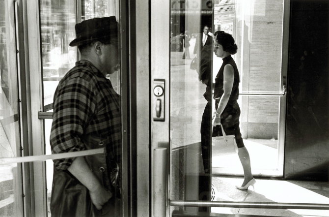 Lee Friedlander, New York City, 1963 © Lee Friedlander, co ... allery, San Francisco, and Luhring Augustine, New York