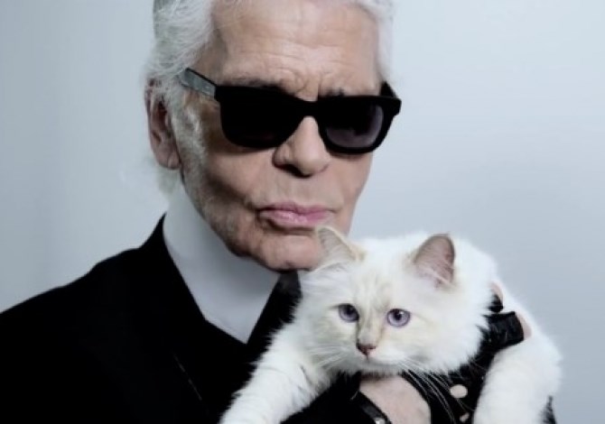 Karl Lagerfeld sa svojom voljenom mačkom Choupette | Foto: Net-a-porter