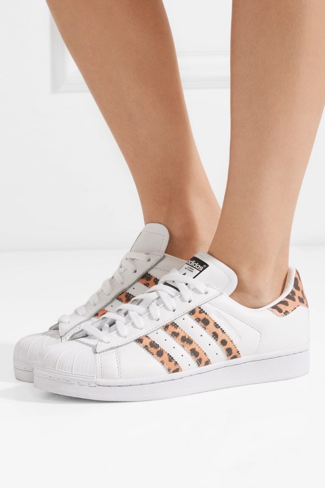 adidas Originals Superstar s leopard printom | Foto: Net-a-porter