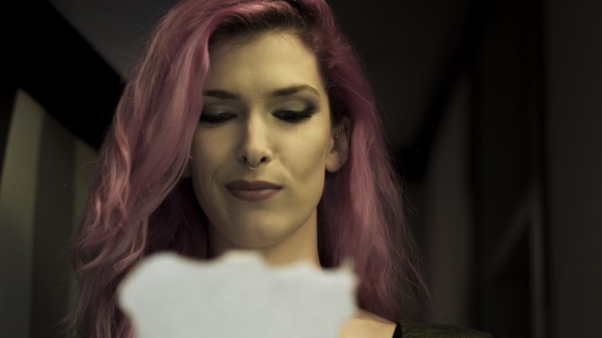Kristina Šalinović u spotu benda Rezerve | Screenshot