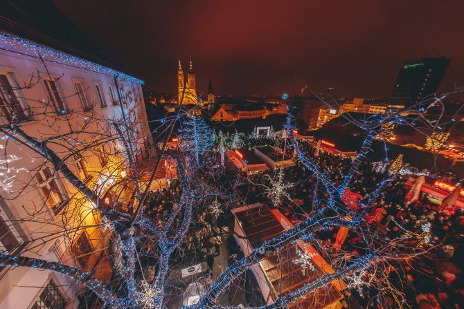 Advent u Klovićevim dvorima