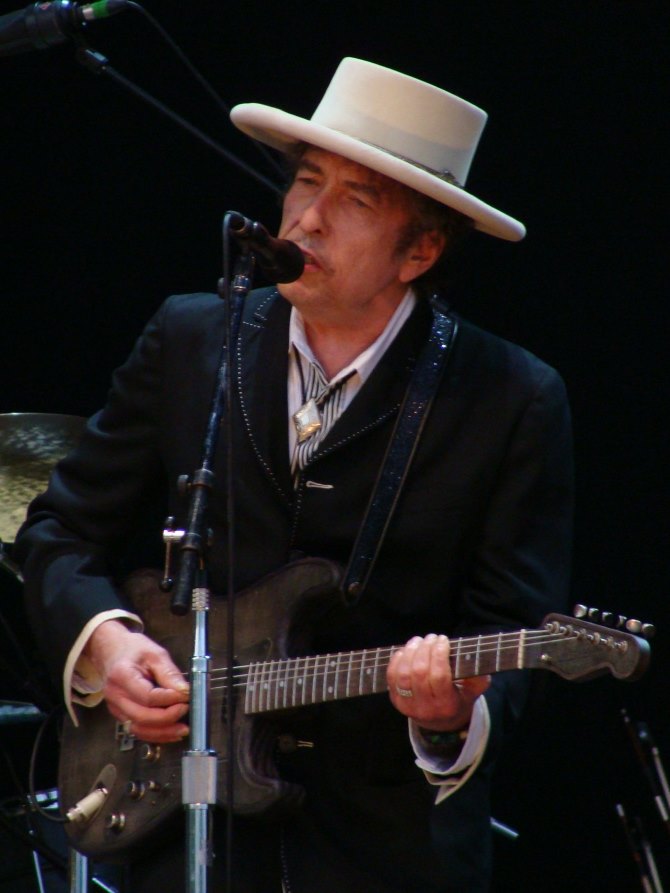 Bob Dylan, na stageu u Victoria-Gasteizu, Azkena Rock Festival | Foto: Alberto Cabello, Vitoria Gasteiz, Wikipedia