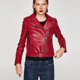 Tamnocrvena jakna s efektom kože - 299,90 kn