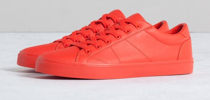 Crvene tenisice: Savršene za razbijanje hladnih jesenskih dana!