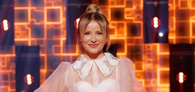 Danijela Martinović oduševila retro haljinom i cipelama