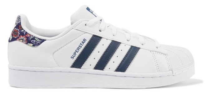 Na listi želja: Kultni Superstar začinjen cvjetnim printom