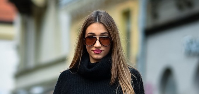 Djevojka u crnom 'izdominirala' špicu, ocijenite remen i čizme!