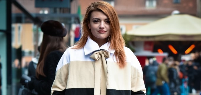 Ella Dvornik u bijelim čizmama iznad koljena protutnjala špicom