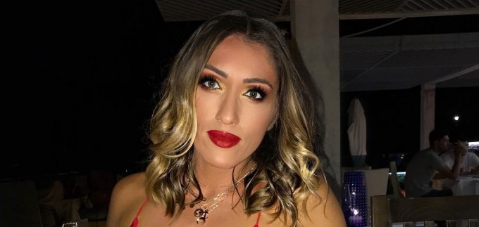 Hana u HOT haljini i luksuznim štiklama, torbicu potpisuje Gucci