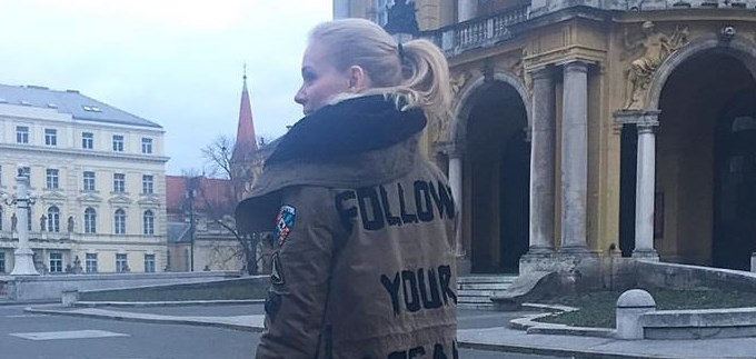 Jelena Rozga u cool parki i seksi tajicama