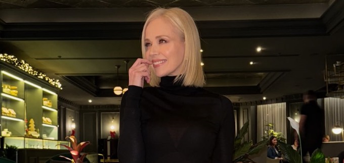 Jelena Rozga pozirala u jednostavno savršenoj suknji
