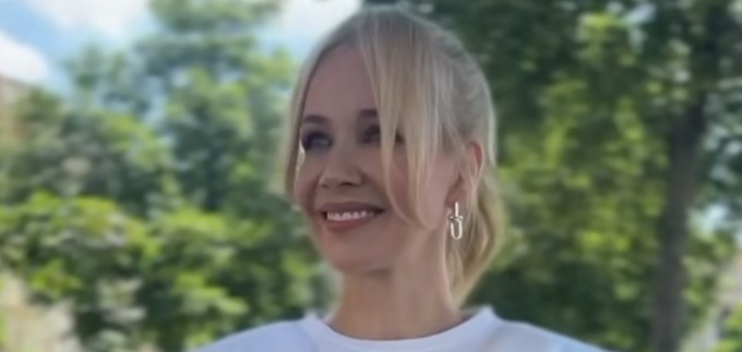 Jelena Rozga u prekrasnoj suknji pozdravila ljetni dio sezone