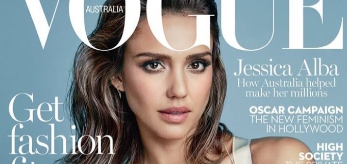 Jessica Alba zavodi u bijeloj haljini branda Calvin Klein