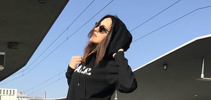 Cool & sexy: Lana Jurčević u opakim čizmama i seksi čarapama