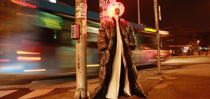 Odjeća, maska i kostim kao medij u suvremenoj umjetnosti