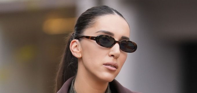 Sako koji privlači poglede i trendovske čizme savršen su spoj