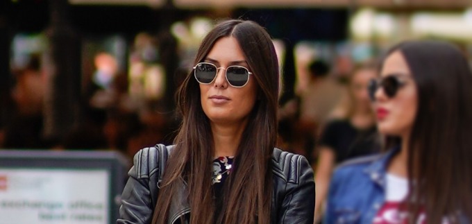 Ona zna (kako) nositi dva velika jesenska modna hita!