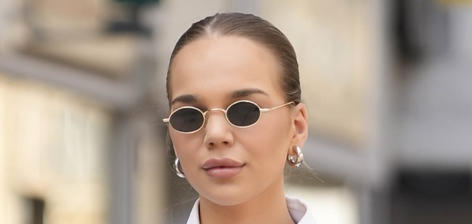 Košulju sezone uskladila je s odvažnim trapericama