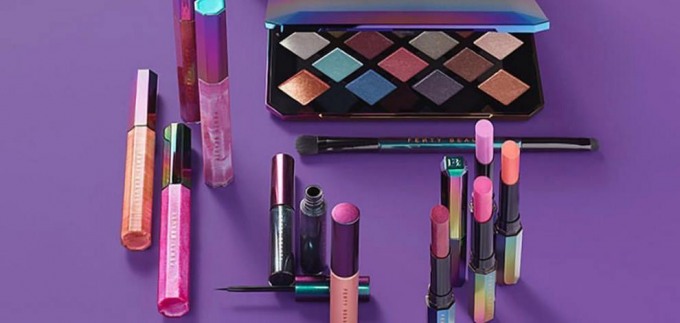 Rihannin prvi makeup: Stiže nam predbožićna 