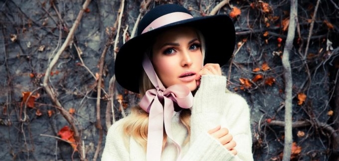 Mariposa by Kristina Bradač: Šeširi i torbe za blagdanske dane