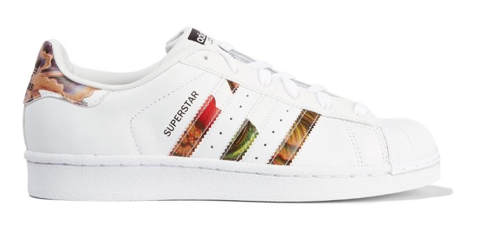 Bijele tenisice sa cvjetnim printom: Superstar za superproljeće!