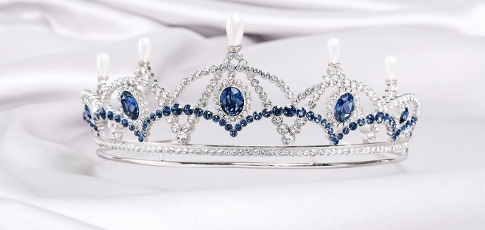 Kreacija Karla Lagerfelda na bečkom Opernom balu