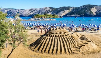 Skulpture od pijeska vraćaju se na Rajsku plažu