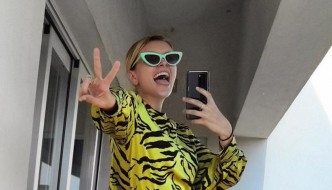 Ella Dvornik u ludo dobroj suknjici, a vrijedi vidjeti i štikle