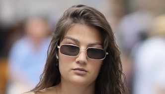 Pogledajte njenu haljinu, ova boja novi je (veliki) hit ljeta