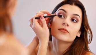 5 make-up trikova uz koje će vaše oči izgledati veće