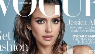 Jessica Alba zavodi u bijeloj haljini branda Calvin Klein