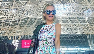 Maja Šuput u cvjetnoj Elfs haljini i opakim Dsquared2 sandalama