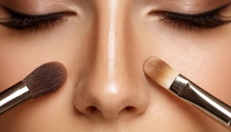 Kako makeupom vizualno suziti nos uz trik koji mijenja proporcije lica
