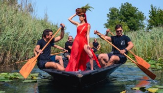 Matija Vuica revijom na vodi predstavila čarobne haljine