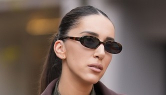 Sako koji privlači poglede i trendovske čizme savršen su spoj