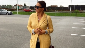 WOW kombinacija: Nina Badrić u Zarinom kaputu i srebrnim štiklama