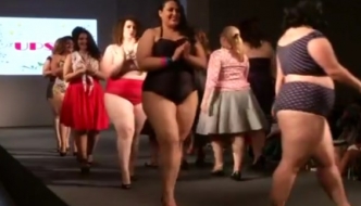 Plus-size žene u kupaćim kostimima: 'One moraju biti dio svijeta mode'