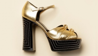 Na listi želja: Zlatne sandale u disco stilu!