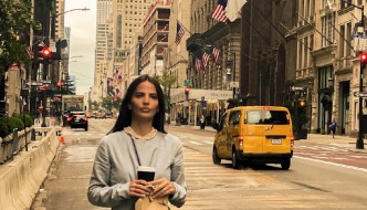 Helena Šopar u laganoj šetnji ulicama New Yorka