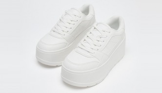 Tenisice s platformom su se vratile, i izgledaju bolje nego ikad