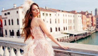 FOTO: Ženstvene haljine Vesne Spose na ulicama Venecije