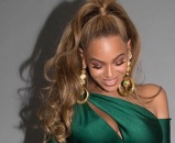 Beyonce pokazala savršenu liniju u trendovskoj zelenoj haljini